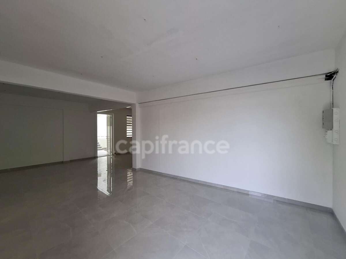 A louer - Local professionnel 60 m² - Fort-de-France -